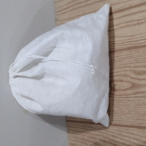 Hunting World White Drawstring Protection Storage Dust Bag 14 x 14 Inches - Picture 4 of 7